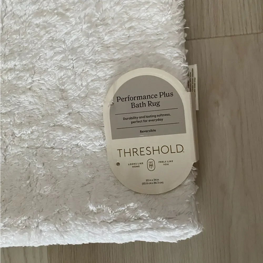 Threshold Performance Plus 20x34 Reversible Plush White Bath Mat